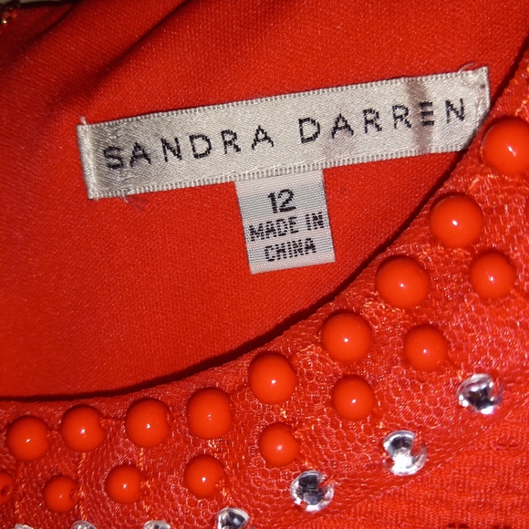 Beautiful dress - Picture 2 of 3